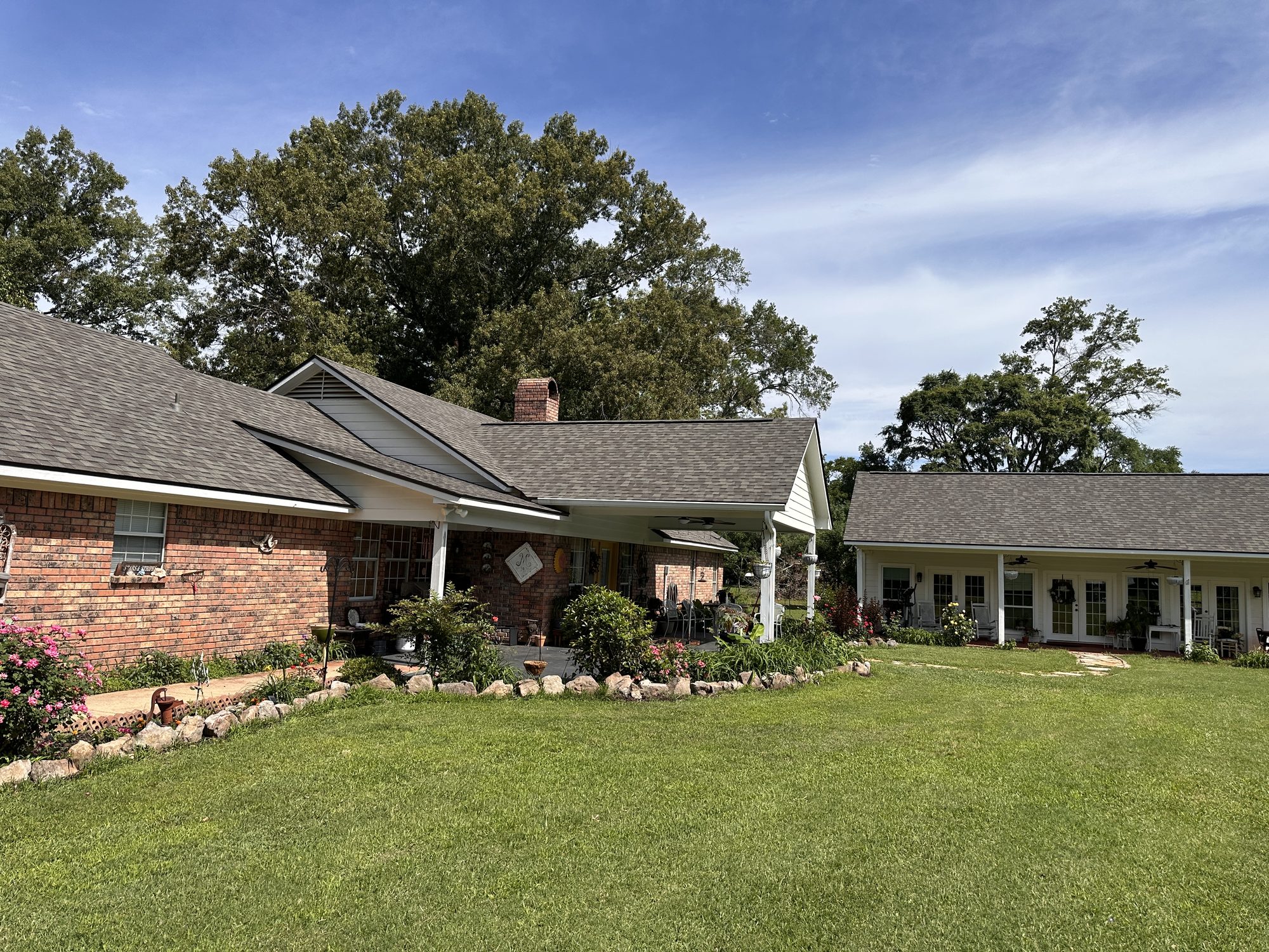 New shingle roof on a brick ranch home by Blue Note Pros